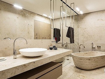 Ванная комната из травертина в стиле антик