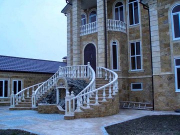 Уличная лестница для крыльца с полукруглыми ступенями